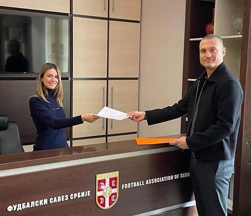 ZVANIČNO Lično predao kandidaturu, Nemanja Vidić jutros posjetio savez