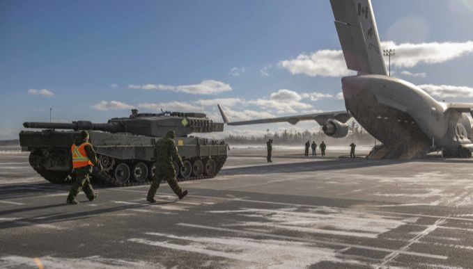 PUNA PODRŠKA  Kanada poslala prvi tenk Leopard 2 Ukrajini