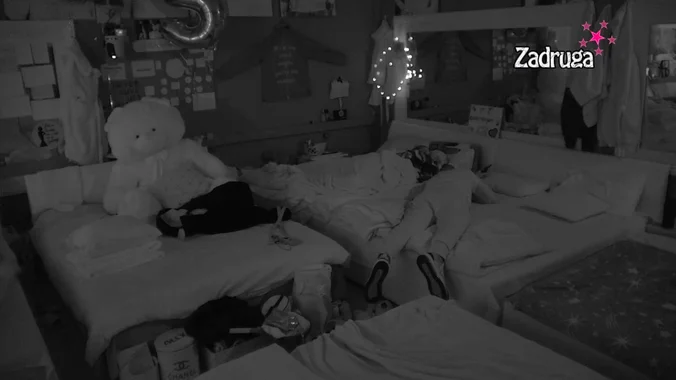 ZVEZDAN CVILI KAO KUČE Slavnić pokušava na sve načine da pokaže Ani koliko je ona posebna, želi da se iskupi: "Samo kad se s tobom smijem..."