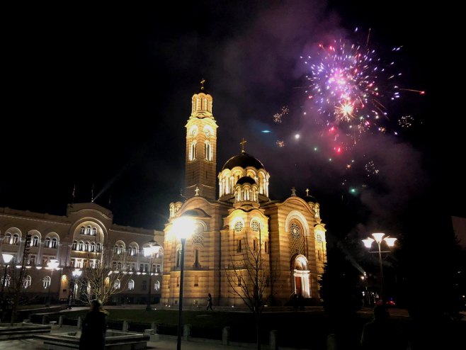 SPEKTAKULARAN VATROMET U Banjaluci svečano u čast Dana državnosti Srbije (VIDEO)