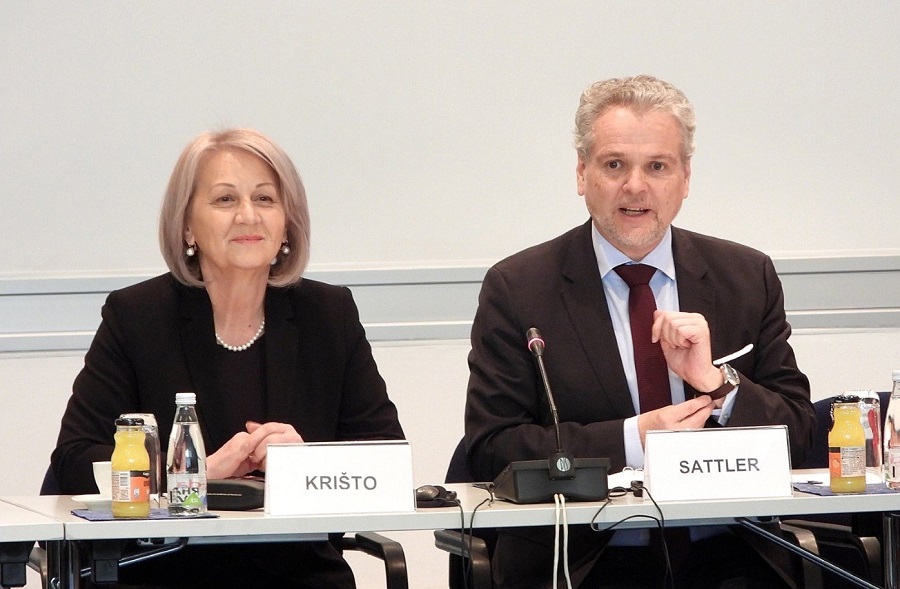 FOKUS SAVJETA MINISTARA NA 14 PRIORITETA Već na sutrašnjoj sjednici nekoliko tačaka važnih za evropske integracije