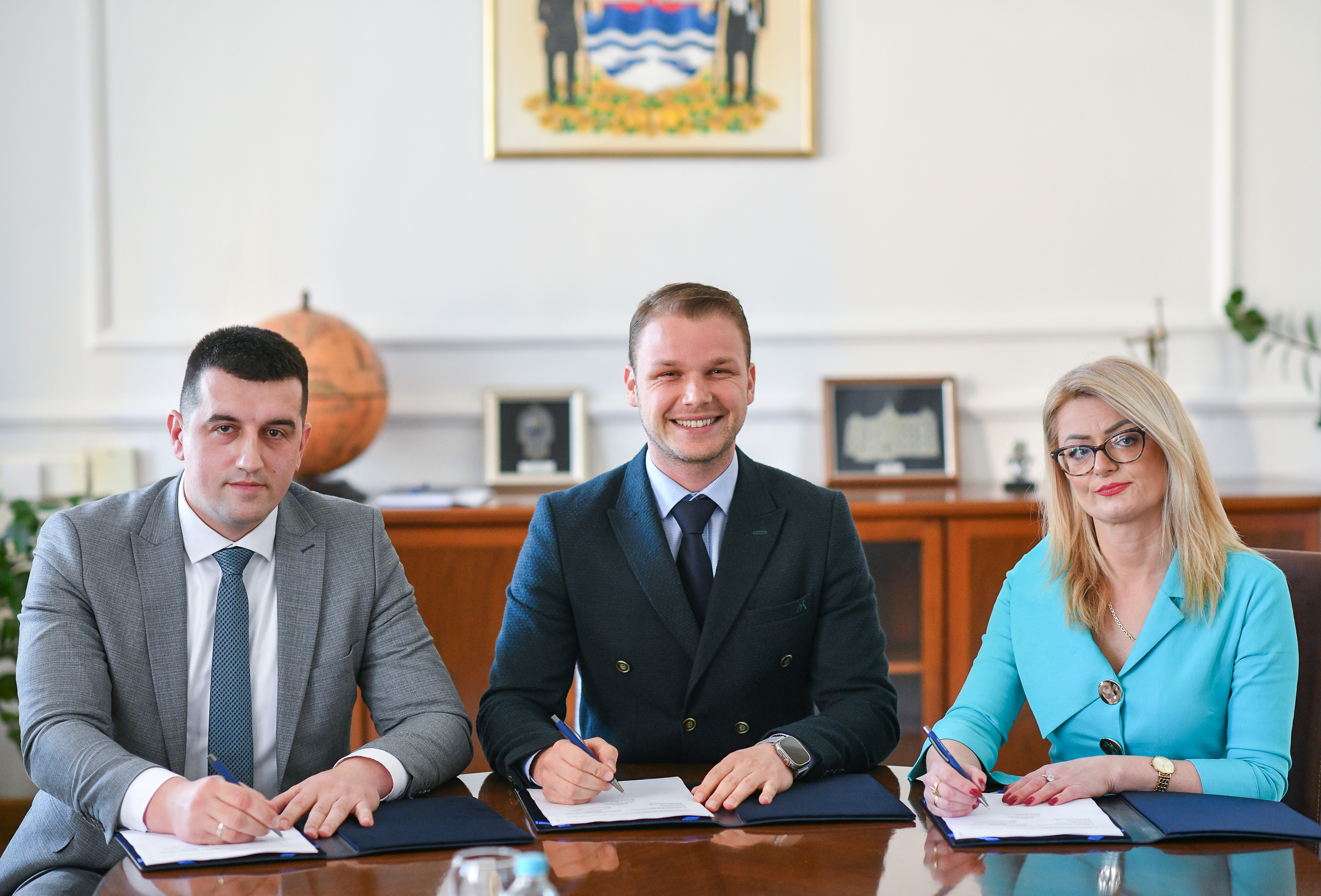 PRVI PUT U ISTORIJI! Veće plate za vaspitače: Potpisan kolektivni ugovor sa predstavnicima Centra za predškolsko vaspitanje i obrazovanje (FOTO)