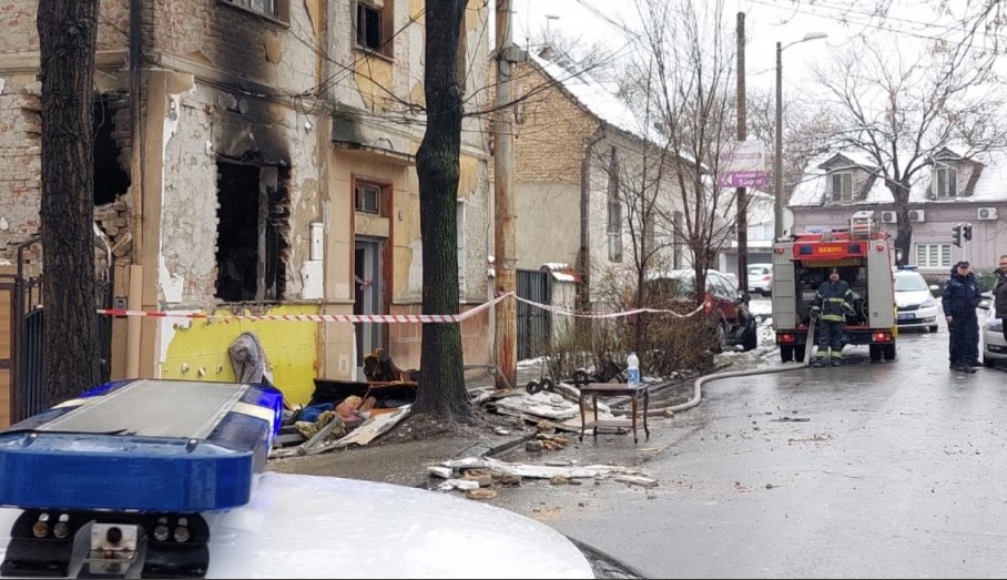 CRNO JUTRO! DETONACIJA PROBUDILA BEOGRAĐANE Eksplodirala plinska boca, od siline udara sa zgrade otpala fasada (FOTO)