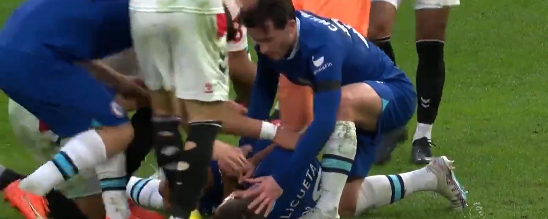 UŽASNA SCENA U LONDONU Kapitenu Čelsija usred meča vadili jezik, hitno prebačen u bolnicu (VIDEO)