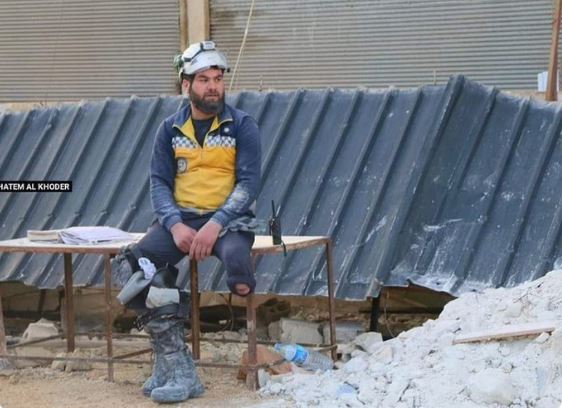 DOKAZ DA LJUDSKOST JOŠ UVIJEK POSTOJI! Hasan Talfah - Heroj koji bez jedne noge traga za preživjelima (FOTO)