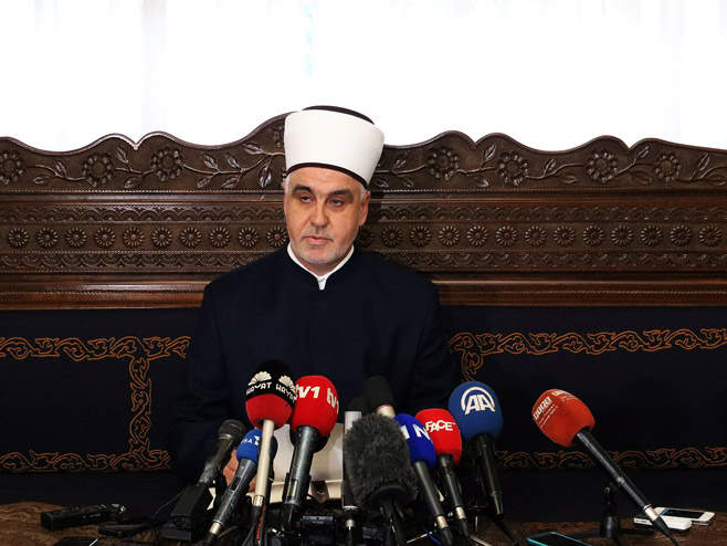 "MORAMO BITI SPREMNI BRANITI OVU ZEMLJU I ORUŽJEM" Poglavar islamske zajednice u BiH ponovo šokirao sve, reagovali političari iz Srpske