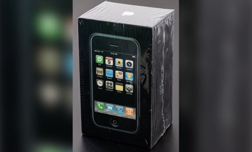 Appleov iPhone prve generacije prodan za 63.000 dolara
