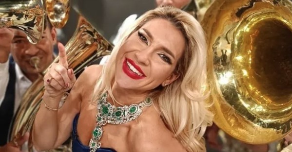 NE PRESTAJE DA ŠOKIRA Jovana Jeremić prekrivena samo ovim, gore društvene mreže (VIDEO)