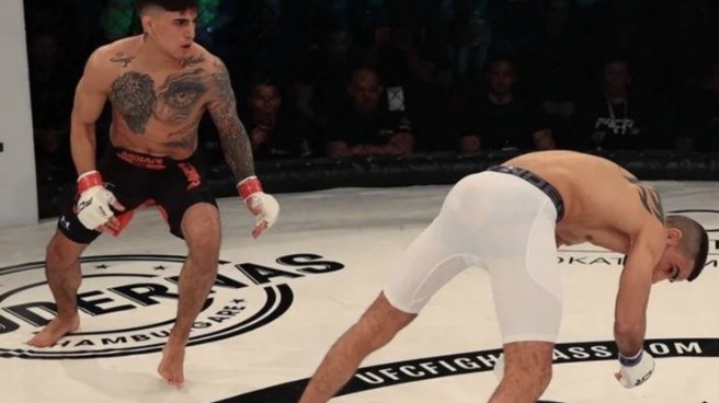 MEČ ZAVRŠEN ZA 15 SEKUNDI! Brutalan nokaut: Mladi Albanac protivnika ostavio bez svijesti (VIDEO)