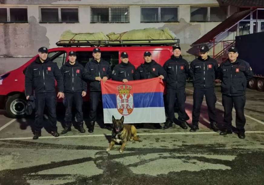 NOVOSAĐANI NA PUTU KA TURSKOJ Hrabri vatrogasci krenuli tamo odakle svi bježe (FOTO, VIDEO)