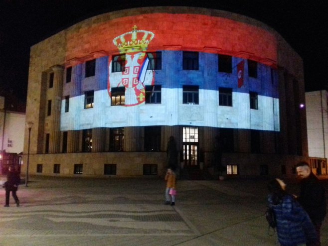 U ČAST DANA DRŽAVNOSTI Palata Republike večeras u bojama zastave Srbije