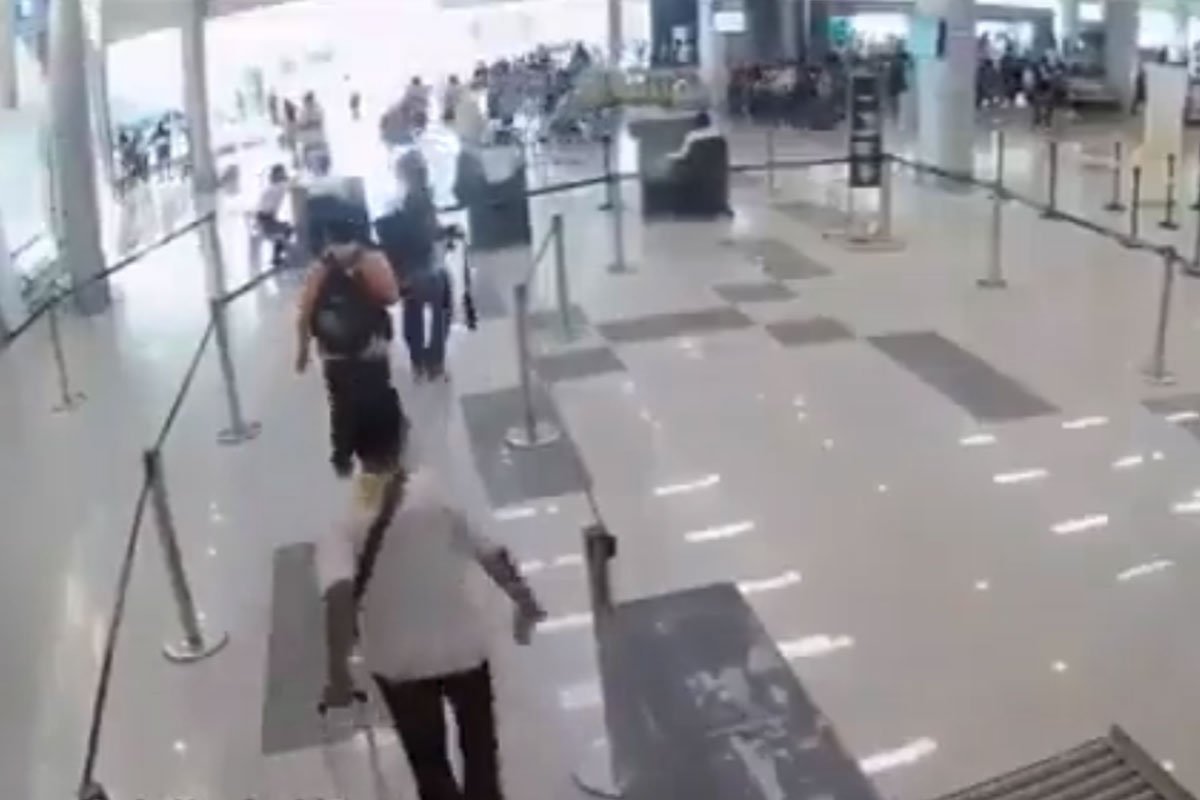 DRAMATIČNI SNIMCI POTRESA U TADŽIKISTANU: Putnici panično bježali sa aerodroma (VIDEO)