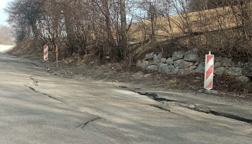 MAGISTRALNI PUT SARAJEVO-SOKOLAC Vozi se se jednom trakom zbog klizišta