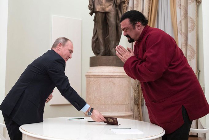 "PREDSJEDNIČE, MOLIM SE DA DOBIJETE LJUBAV I POŠTOVANJE" Putin odlikovao svog omiljenog američkog glumca