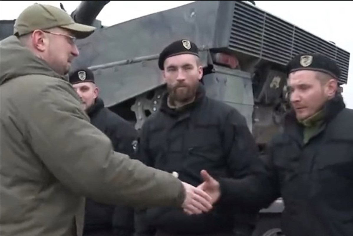 "UZ VAS, DOK NE POBIJEDITE RUSIJU" Poljska predala Ukrajini prve Leoparde (VIDEO)