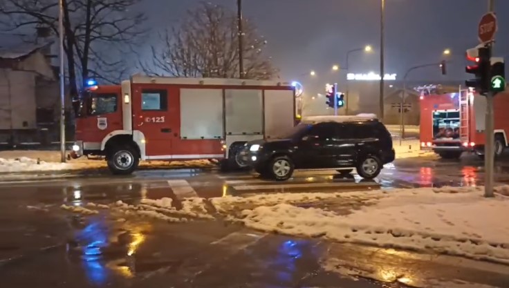 POŽAR U BIVŠOJ GRAĐEVINSKOJ ŠKOLI U BANJALUCI Na ovoj lokaciji se često skupljaju i migranti