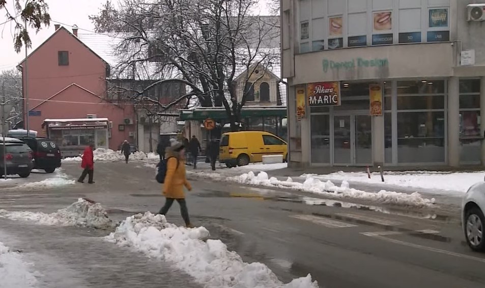 UDARIO PJEŠAKA S LEĐA I USMRTIO GA Podignuta optužnica protiv Gojka V. iz Prijedora i njegovog sačesnika kod koga je sakrio auto