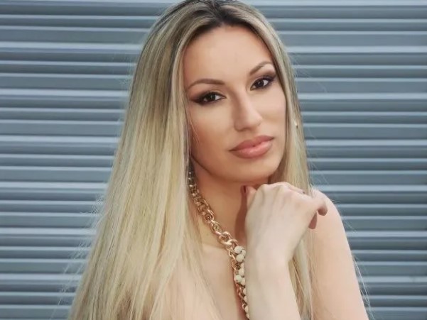 "TA PJESMA JE OD NJE NAPRAVILA ZVIJEZDU" Najveći hit Rade Manojlović napisan za drugu pjevačicu