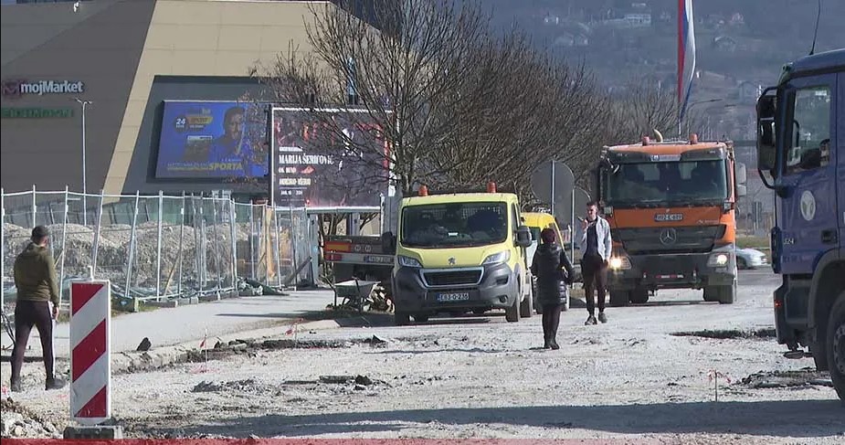 REKONSTRUKCIJA ASFALTA STVORILA GUŽVE Obustava saobraćaja u jednoj od najprometnijih banjalučkih ulica