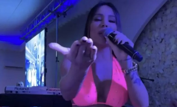 POKAZALA ZBOG ČEGA IMA ARMIJU FANOVA Sandra Afrika u nikad vrelijem izdanju zapalila publiku na nastupu