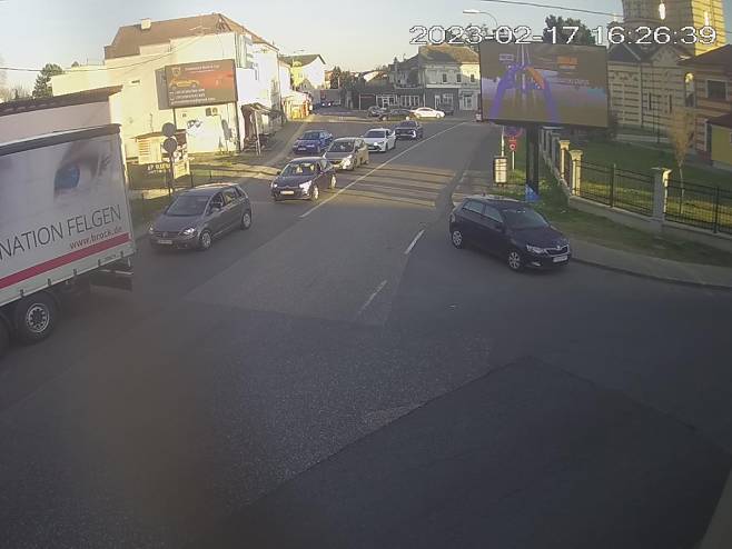 VOZAČI, NAORUŽAJTE SE STRPLJENJEM! U Kladuši i Gradini gužva na ulasku u BiH, u Gradišci u oba smjera