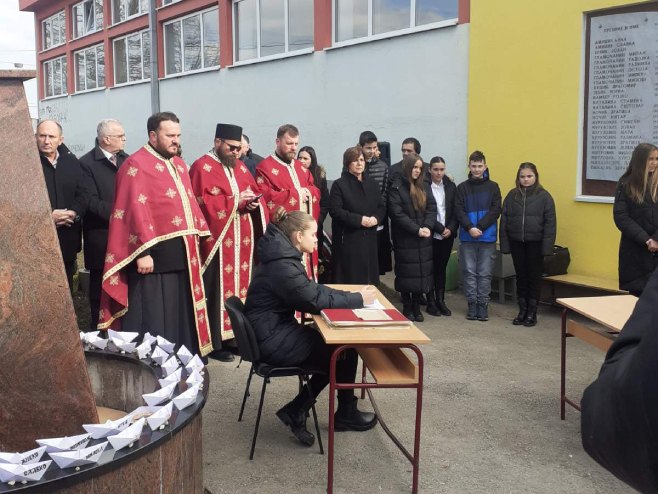 POMEN ZA POKOLJ SRPSKIH ĐAKA Obilježena 81 godina od stradanja 52 učenika u Šargovcu (FOTO)