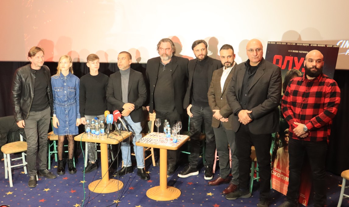 PROLOM SUZA NA PREMIJERI "OLUJE" U Banjaluci po prvi put prikazan film o pogromu krajiških Srba (FOTO)