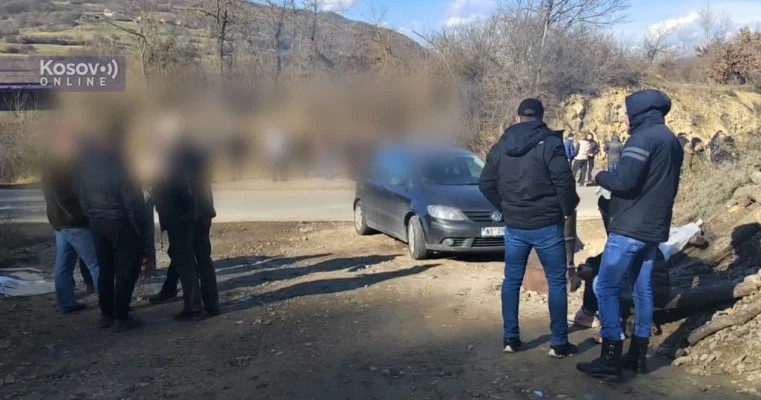 NASTOJE DA SPRIJEČE SPROVOĐENJE ODLUKE PRIŠTINE Drugu noć zaredom Srbi u Drenu proveli pod vedrim nebom