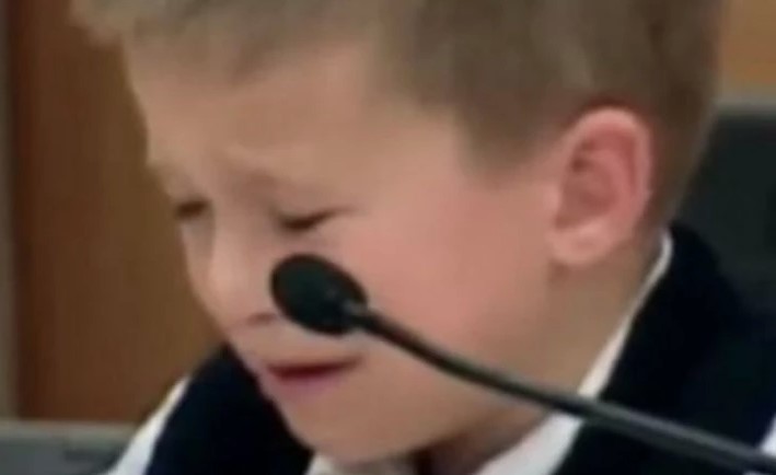 DJEČAK NACRTAO CRTEŽ, USLIJEDIO HAOS Majka ekspresno uhapšena, osudili su je na doživotnu robiju (VIDEO)