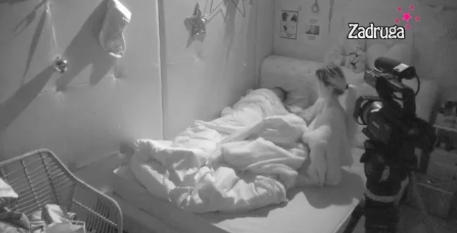 OKRENI SE, NEĆEŠ SPAVATI! Aleks neće da se smiri sve dok ne riješi problem, Car je ohladio! (VIDEO)