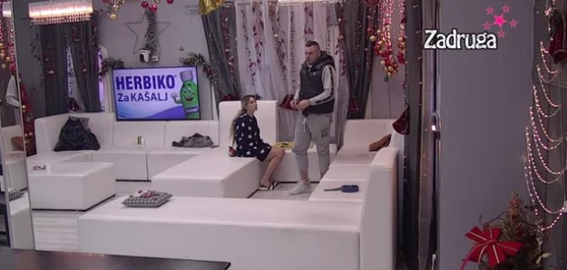 IZJEDA IH LJUBOMORA! Cara i dalje bole Janjuš i Zvezdan Slavnić, Aleks gori zbog Anđele Đuričić! Filip joj zaprijetio(VIDEO)