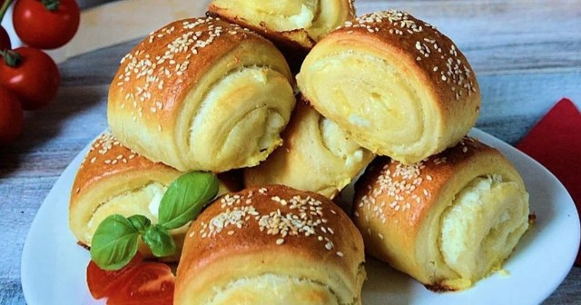 SVI ĆE VAS PITATI ZA RECEPT Susam rolnice s mladim sirom