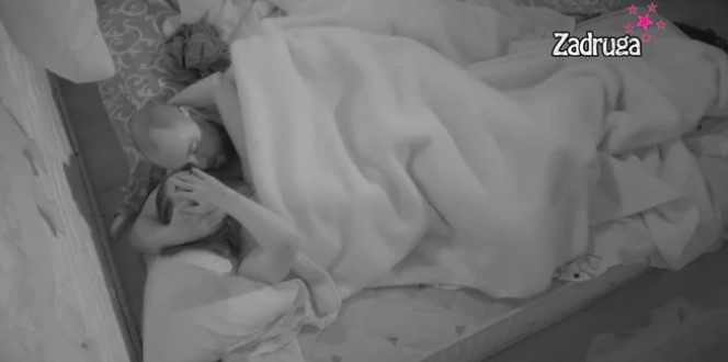 KAO DA JOJ JE PRVI PUT! Zvezdan počastio Anđelu za Dan zaljubljenih, ubacio u šestu, ona se trudila da jauče jače nego ikad do sad! (VIDEO)