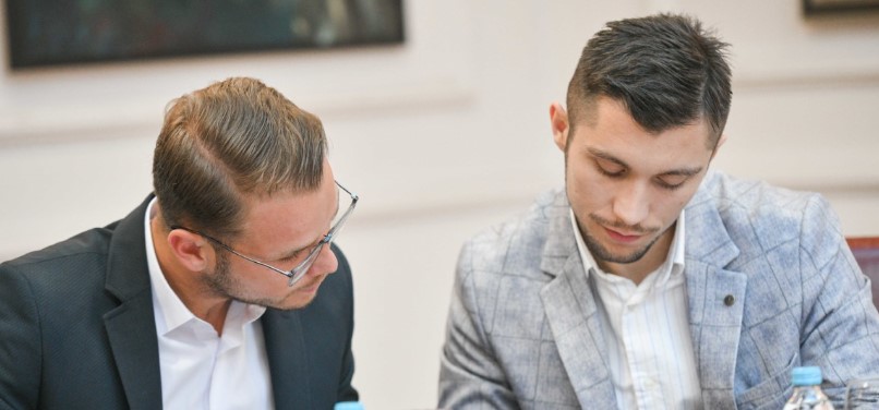NESLANA ŠALA ILI NEZNANJE?! Kresojevićev "biser" šokirao građane, Draško ga branio pa obojicu još više "ukanalio"