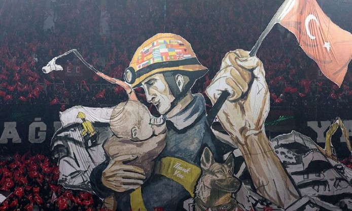 MJESTO PRONAŠLA I ZASTAVA BiH Dirljiva koreografija turskih navijača (VIDEO)