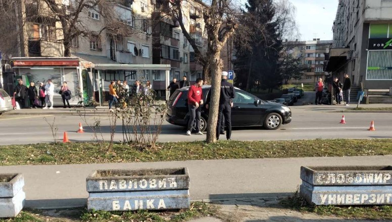 DRAMA U DOBOJU Tukao vozača nakon što je vozilom udario djevojku (FOTO)