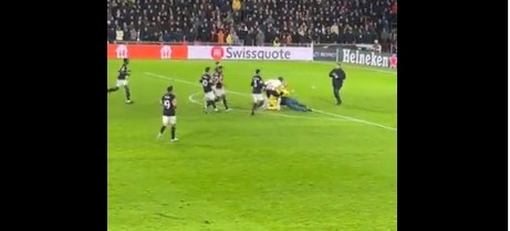 OBJAVLJEN ŠOKANTAN VIDEO Huligan napao golmana Srbije