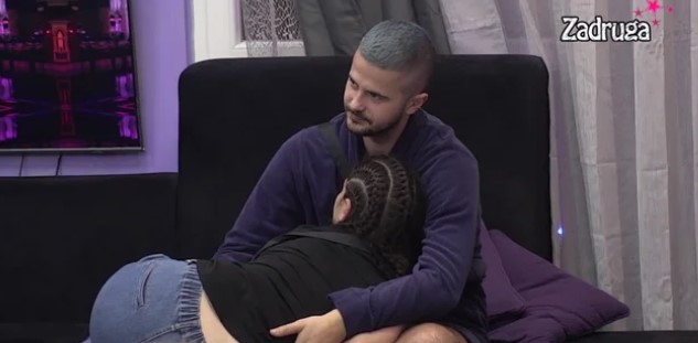STARA JE TO ČEKALICA! Milica ugrabila svojih 5 minuta, pa obgrlila Bilala čim mu je Maja okrenula leđa! (VIDEO)