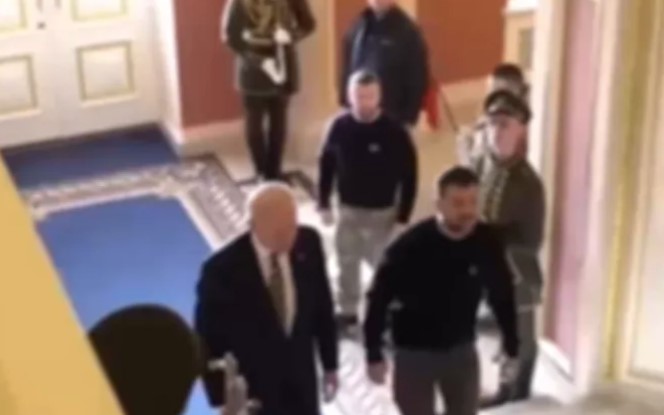 KO JE PRAVI? Usijale se društvene mreže: Još jedan Zelenski se pojavio na sastanku sa Bajdenom u Kijevu (VIDEO)