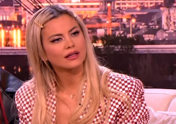 PJEVAČICA SE RAZNJEŽILA Milica Pavlović dobila poklon od obožavateljke, pa je preplavile emocije (VIDEO)