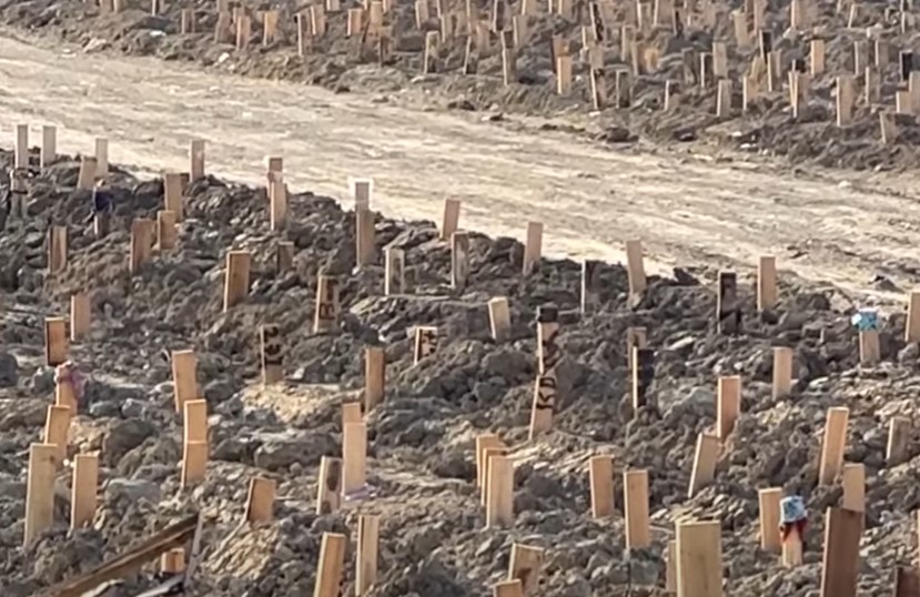 BROJ ŽRTAVA I DALJE U PORASTU Nakon zemljotresa u turskom gradu počele se praviti masovne grobnice (VIDEO)