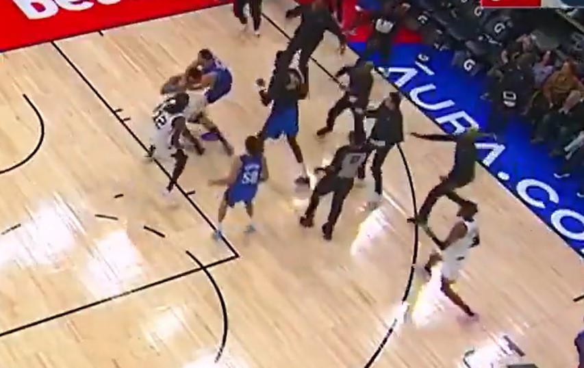 NOVI HAOS U NBA LIGI Izbila tuča na terenu, isključeno 5 igrača (VIDEO)