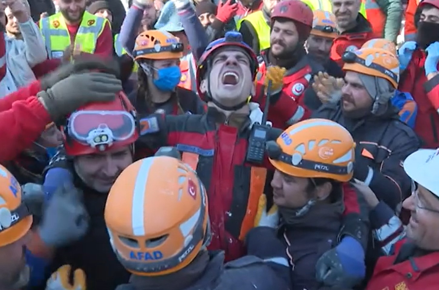 SPASIOCI BIJU TEŠKU BITKU, ALI MOTIVACIJU NE GUBE Oglasio se tim RS iz Turske: "Ljudi su ostali bez svojih domova, potrebno im je faktički sve"