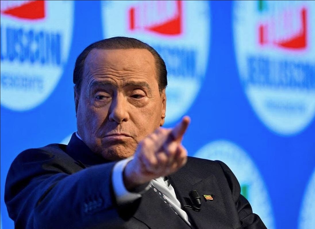 Bunga-bunga cure ne žele da odu sa imanja Berluskonijeve porodice