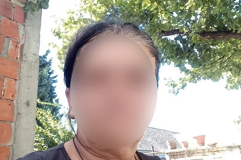 OVO JE SVETLANA, MAJKA OSMORO DJECE, KOJA JE PREMINULA U URGENTNOM "Nakon što ih je udario, izašao je iz džipa sa tompusom i počeo da galami"