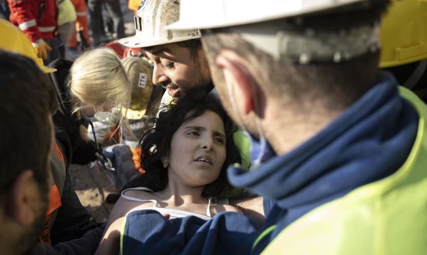 ČUDA SE I DALJE DEŠAVAJU: Žena i dvoje djece spaseni nakon 228 sati provedenih pod ruševinama (VIDEO)