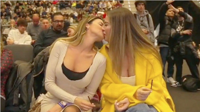 ŽENE ŠIRE LJUBAV Dok se dvije Italijanke ljube, u pozadini se čuju psovke bivšeg selektora BiH (VIDEO)