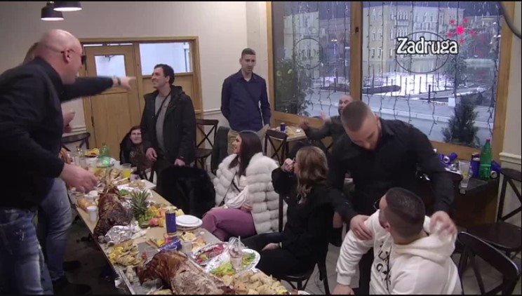 ŽURKA BEZ KRAJA! Luda proslava Zolinog rođendane ne prestaje, zadrugari napravili nikad bolju atmosferu! (VIDEO)