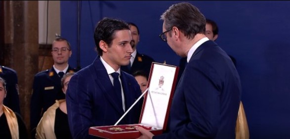 SINIŠA MIHAJLOVIĆ POSTHUMNO ODLIKOVAN Njegov sin primio orden, Karađorđevu zvezdu prvog stepena