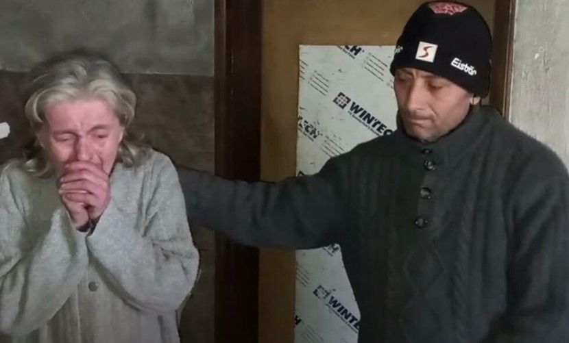 SMRZAVAJU SE I NEMAJU ŠTA JESTI Teška priča iz Tuzle: Alen i Azra žive od 140 KM mjesečno u baraci bez struje i vode (VIDEO)